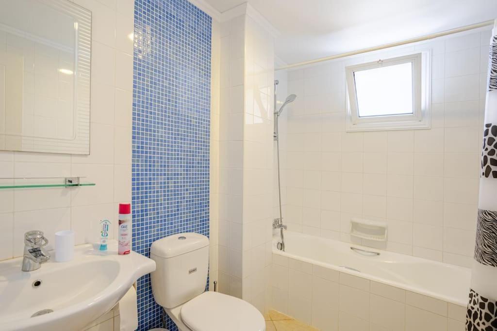 Grosses Apartment In Idyllischer Anlage, Strandnah Mandria  Dış mekan fotoğraf